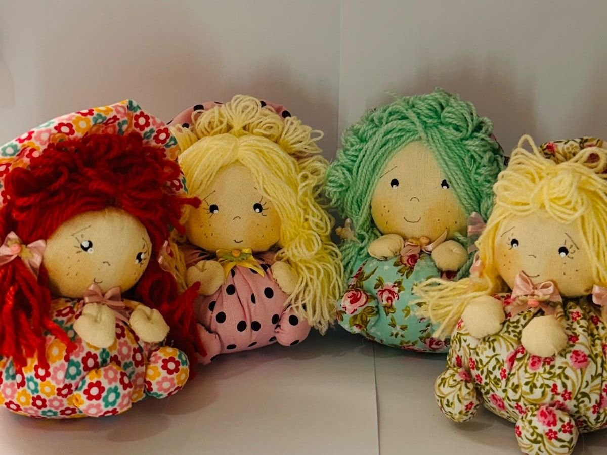 Bonecas de pano feitas na oficina de artesanato