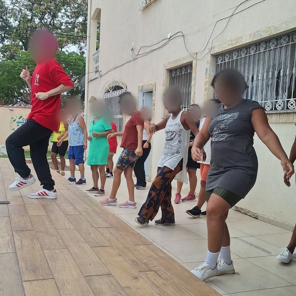 Aula de dança com as acolhidas